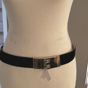 White house black market Black belt Size M